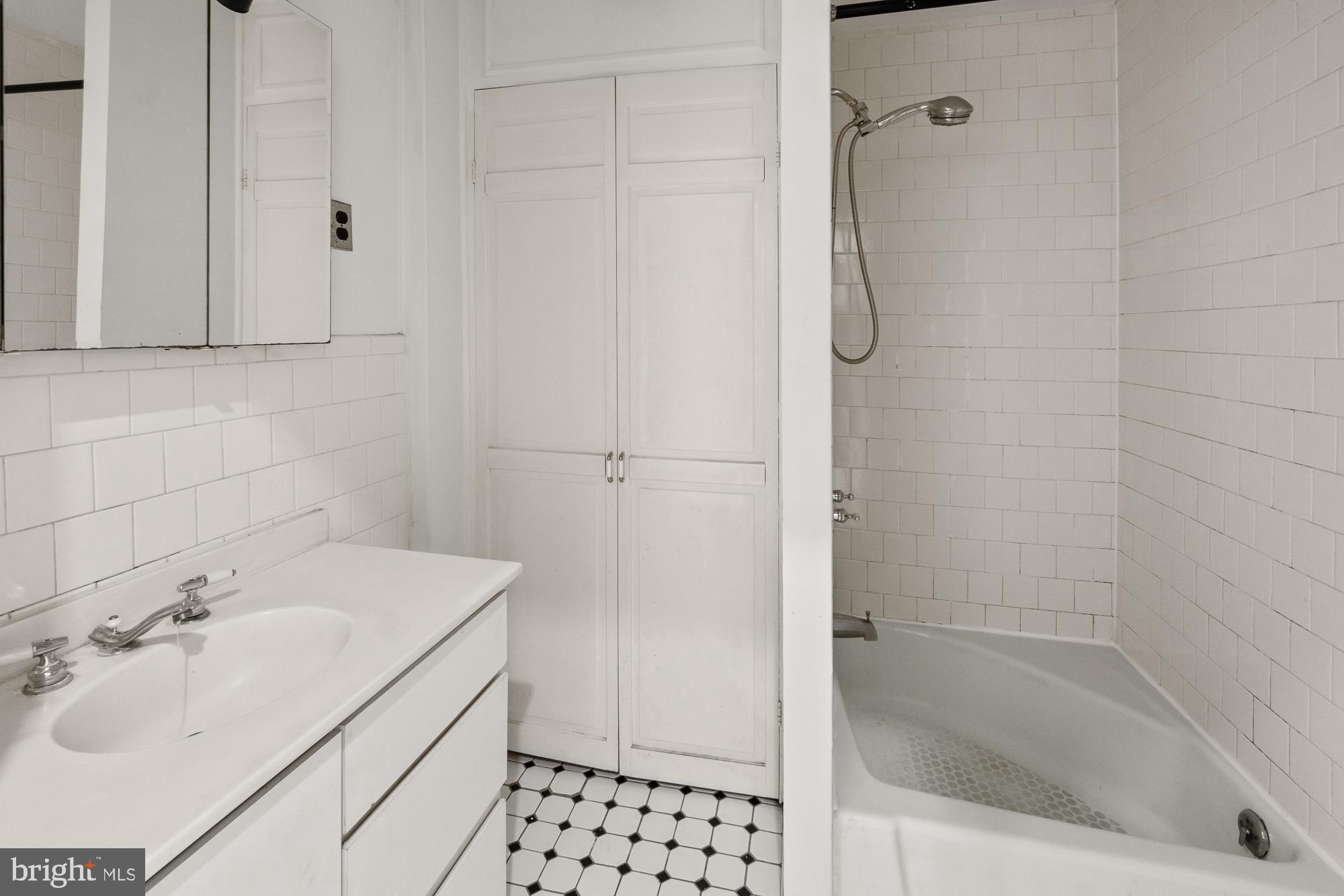 CHARLES VILLAGE - Residential Lease