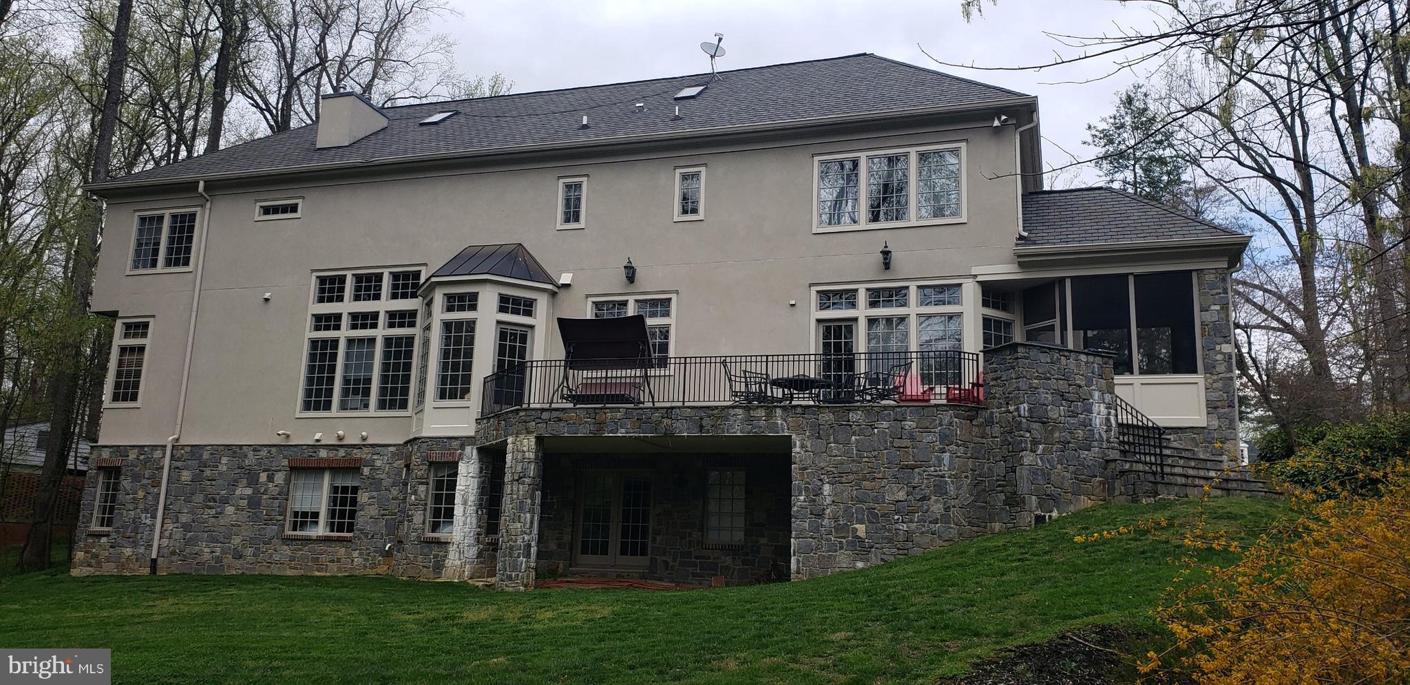 RIVER OAKS - Residential