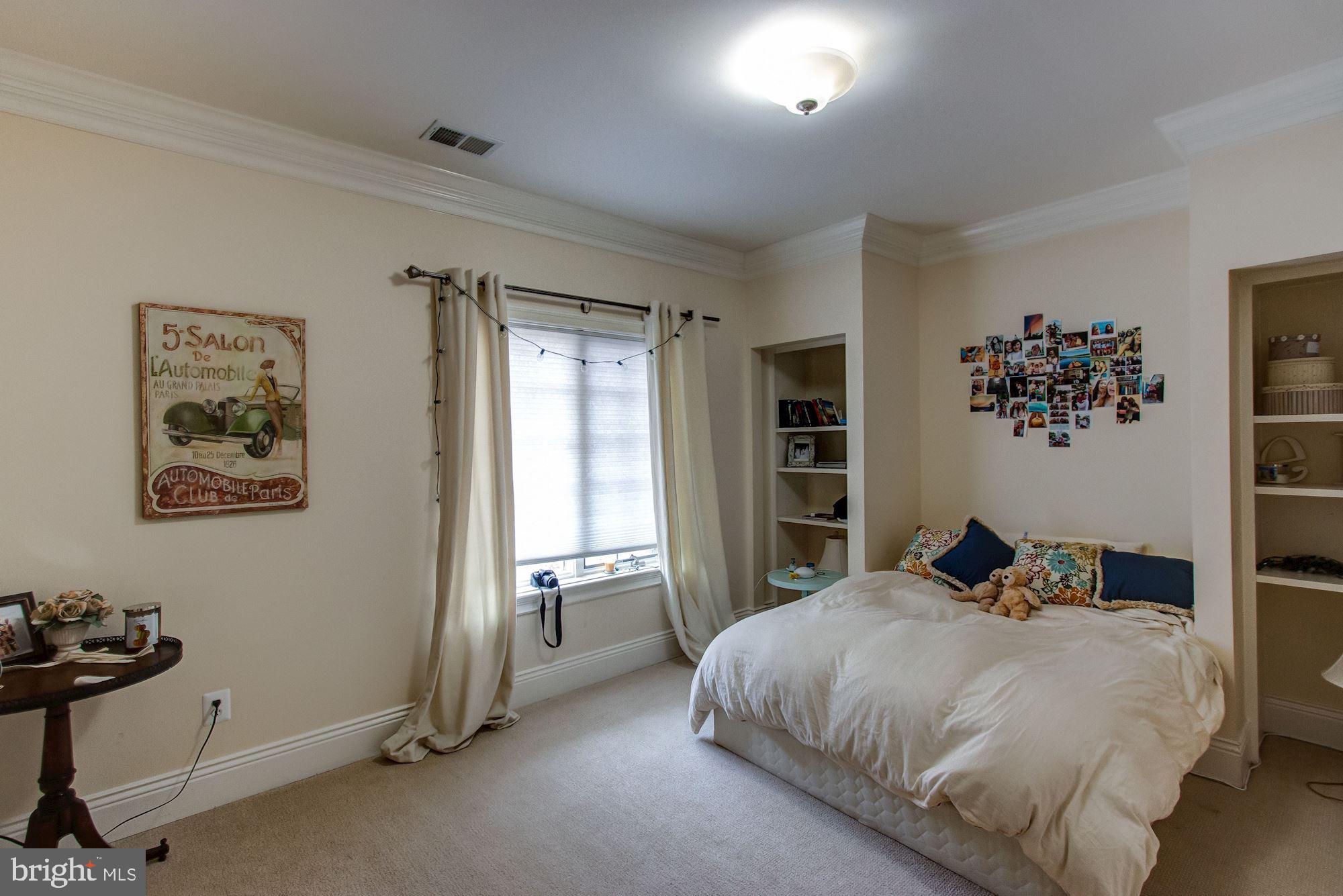 RIVER OAKS - Residential