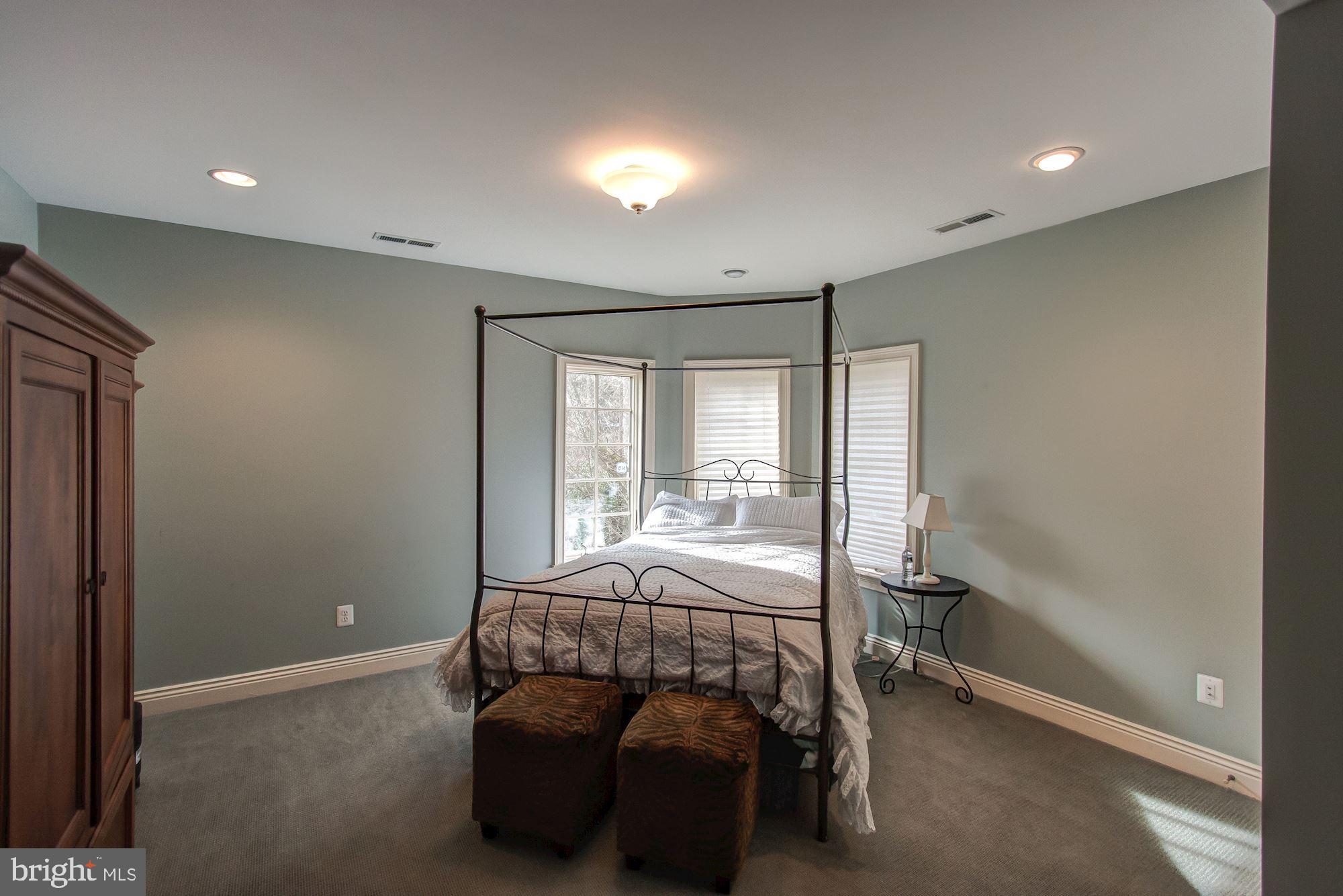 RIVER OAKS - Residential