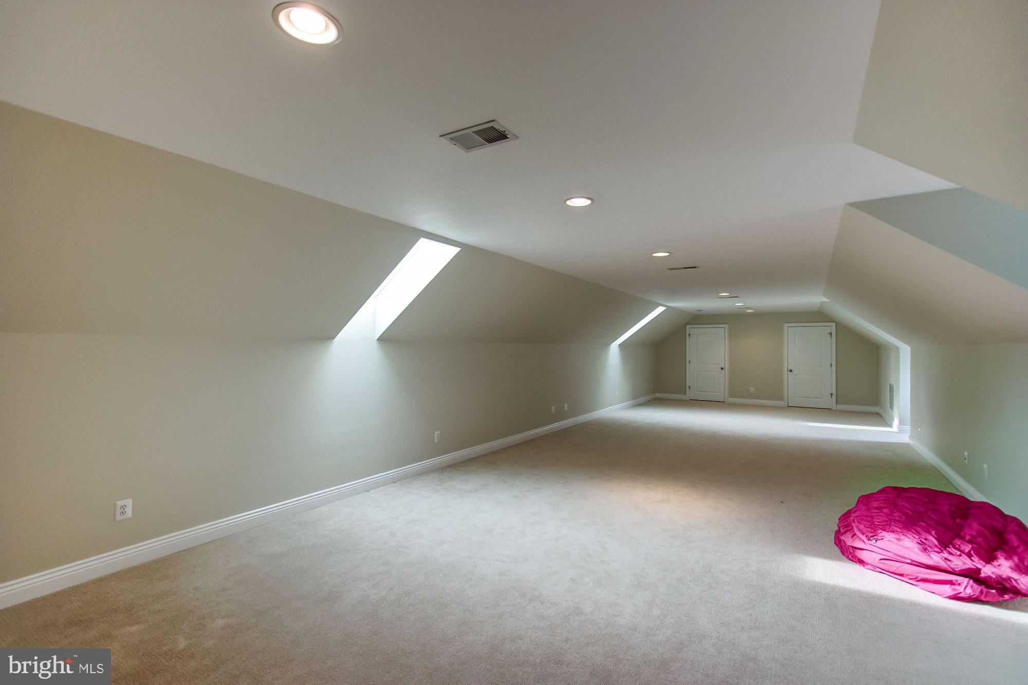 RIVER OAKS - Residential