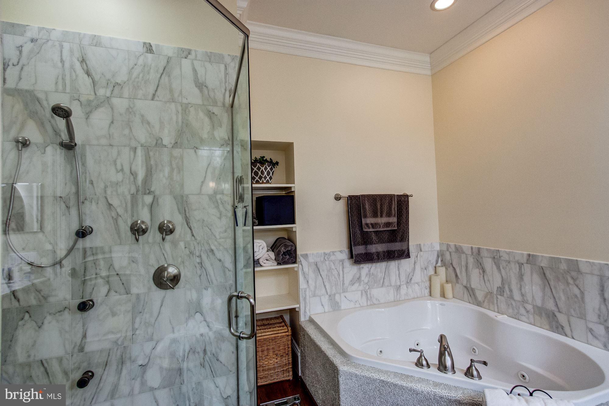 RIVER OAKS - Residential