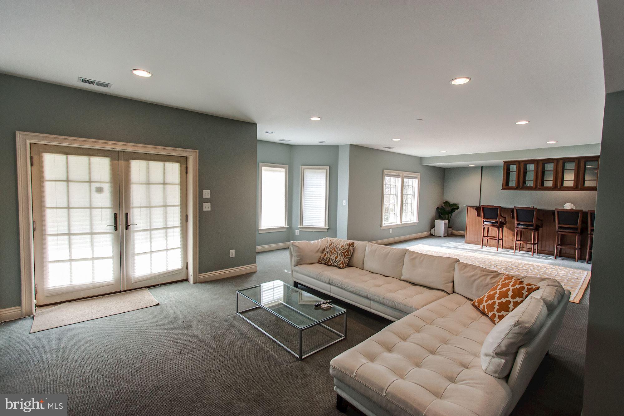 RIVER OAKS - Residential