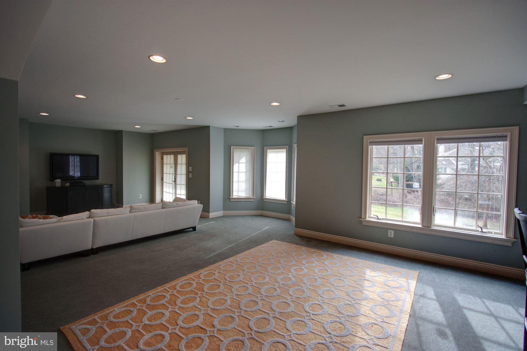 RIVER OAKS - Residential