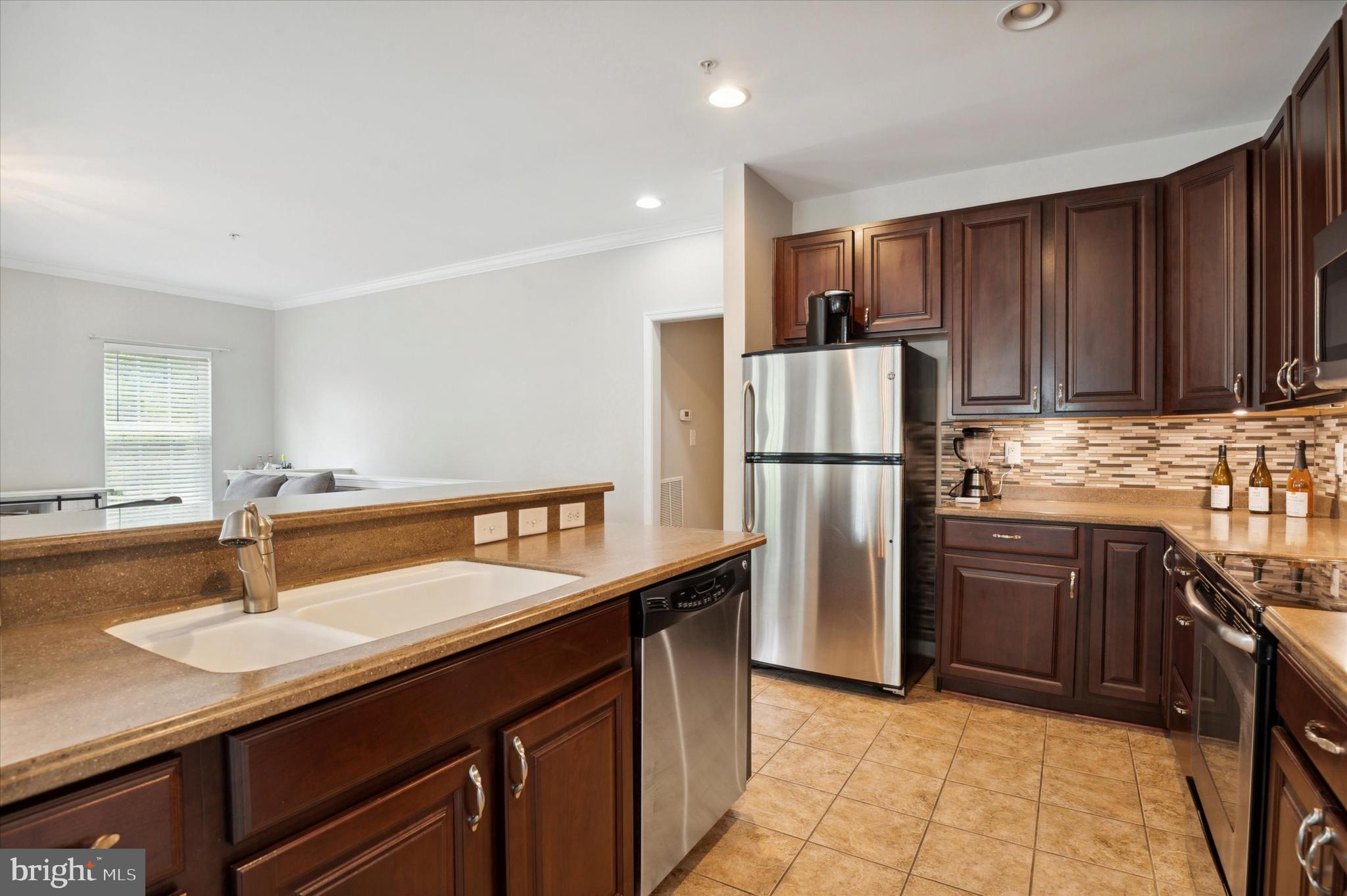 ROUND HILL - Residential