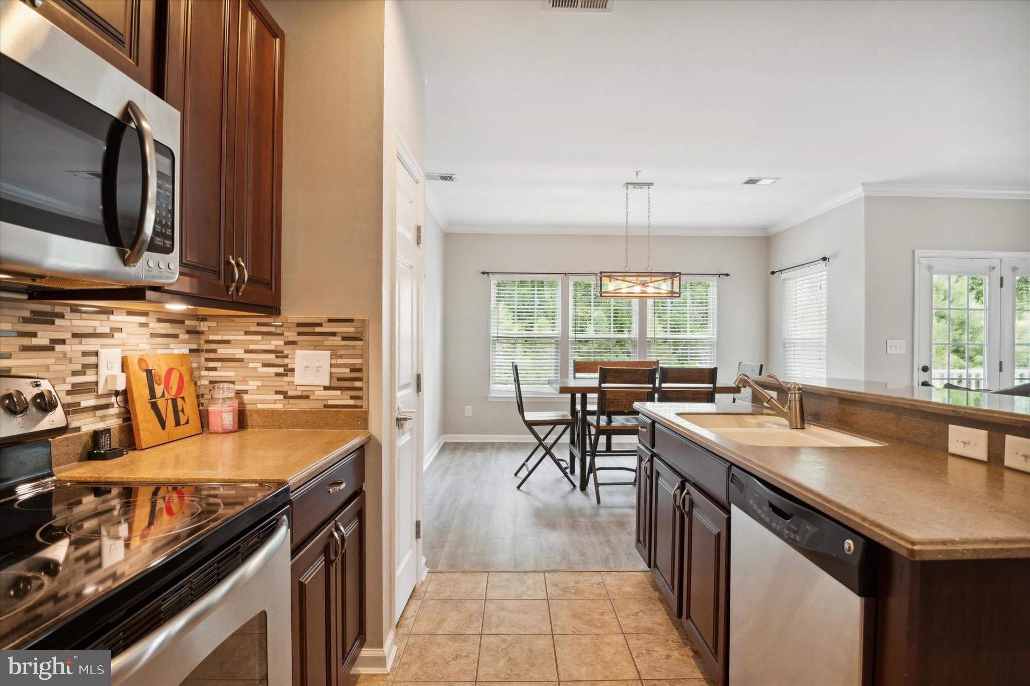 ROUND HILL - Residential