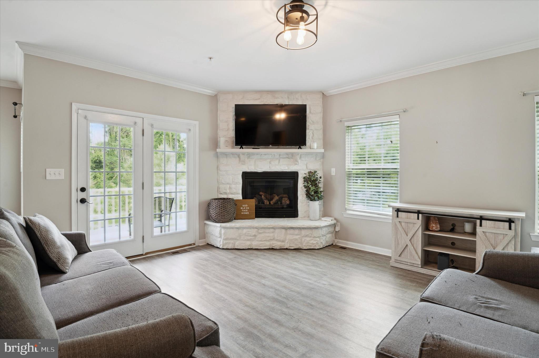 ROUND HILL - Residential