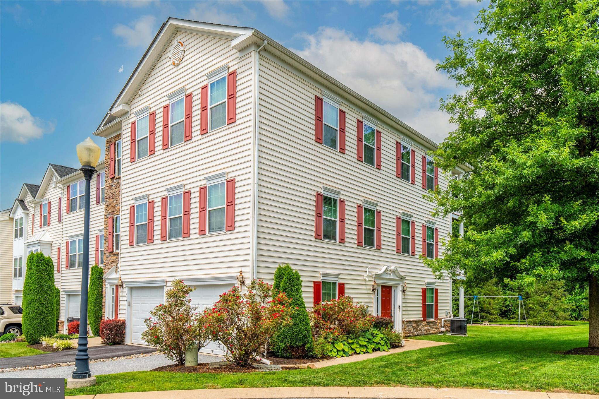 ROUND HILL - Residential