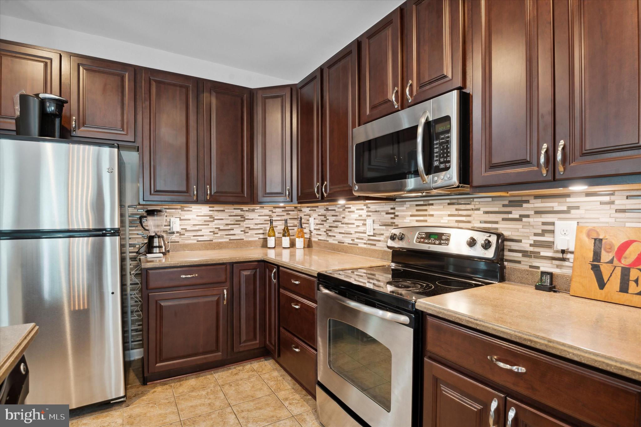 ROUND HILL - Residential