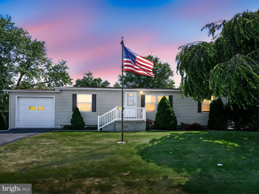 Photo of 608 E Lincoln Avenue, MYERSTOWN, PA 17067 (MLS # PALN2022928)