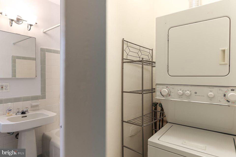 PARK  FAIRFAX - Residential Lease