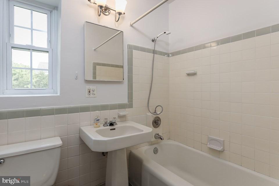 PARK  FAIRFAX - Residential Lease