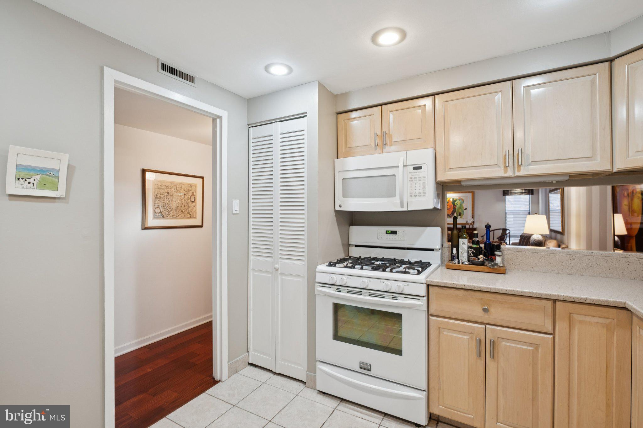 SOCIETY HILL - Residential