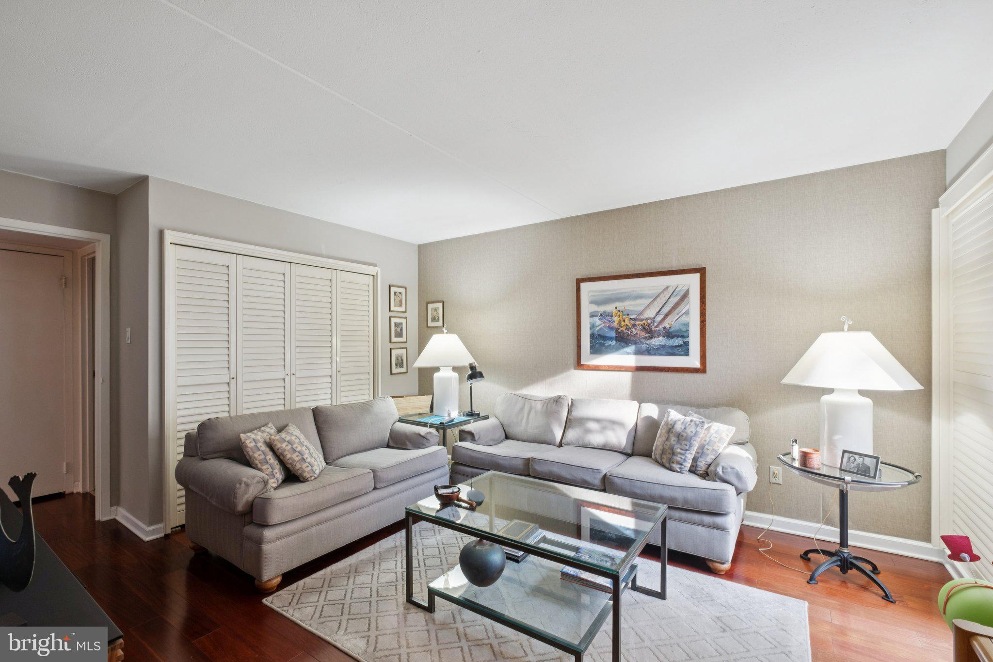 SOCIETY HILL - Residential