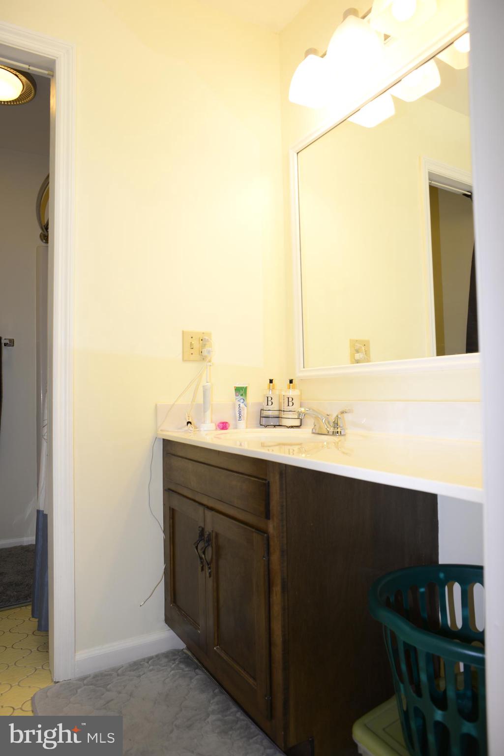INNSBRUCK - Residential Lease