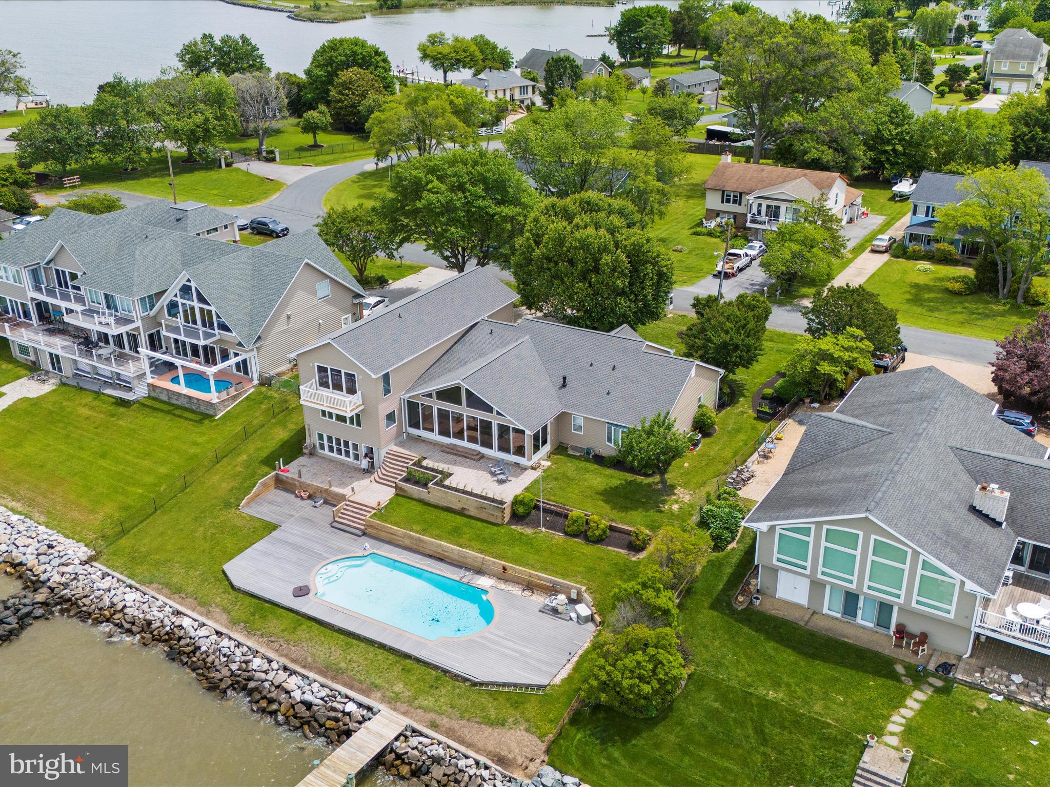 508 BAYSIDE DRIVE