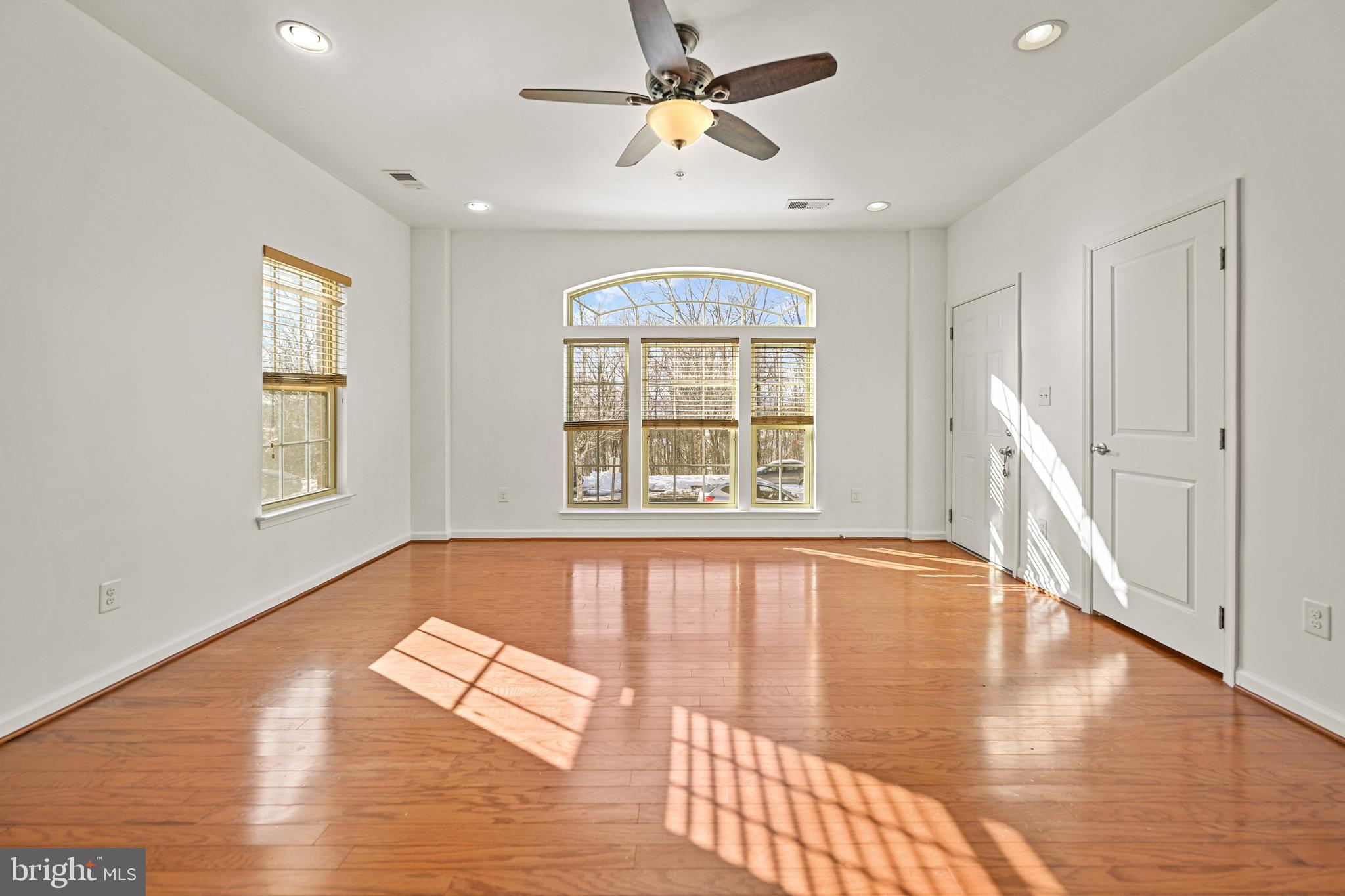 VIRGINIA MANOR - Residential