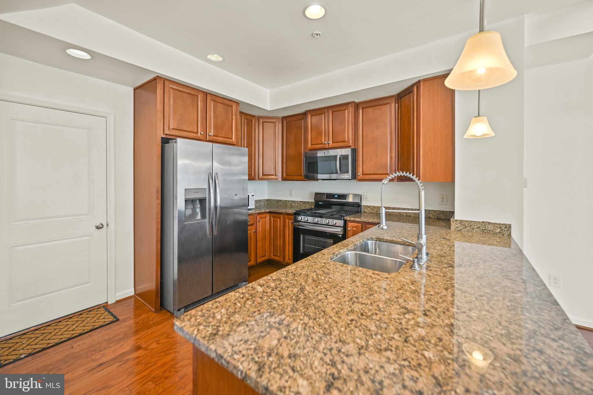 VIRGINIA MANOR - Residential