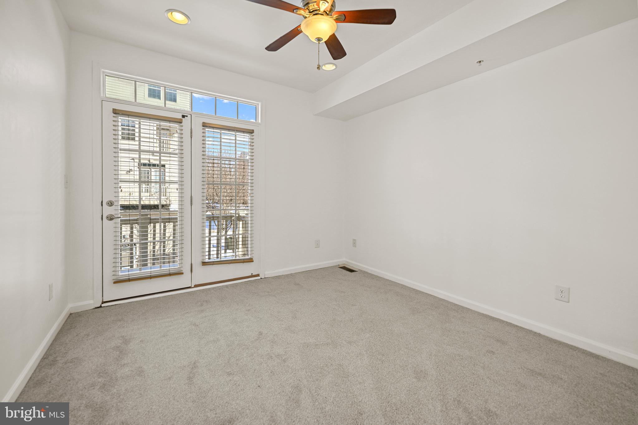 VIRGINIA MANOR - Residential