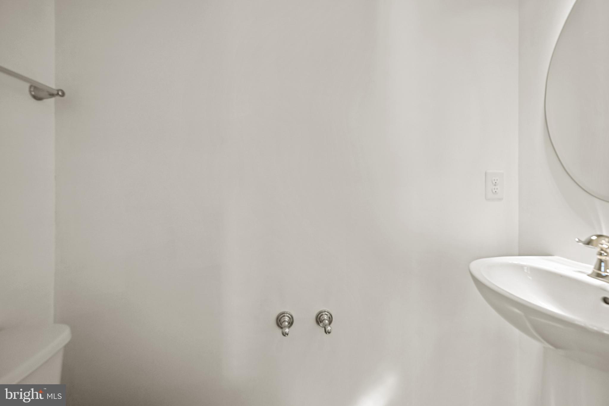 VIRGINIA MANOR - Residential