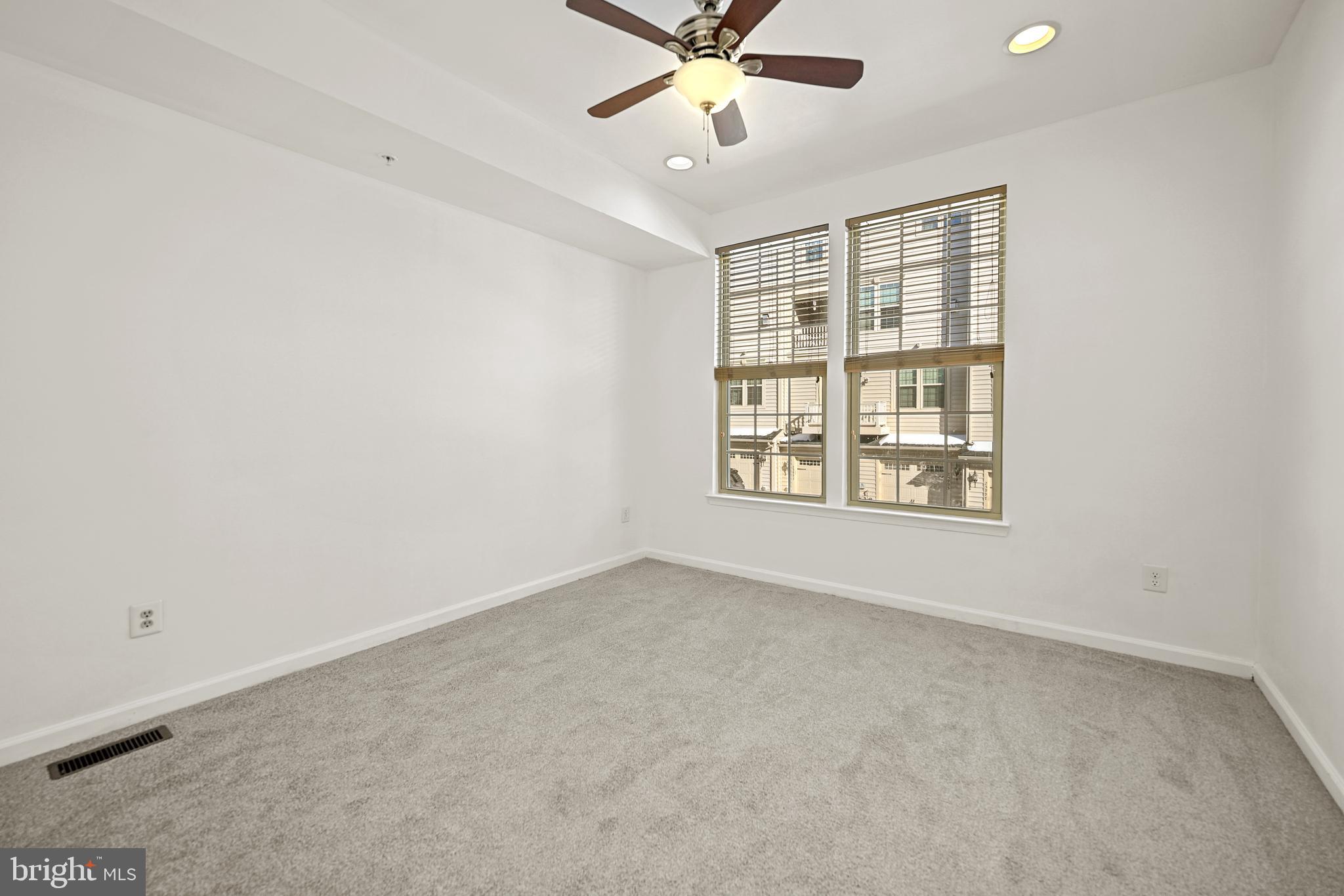 VIRGINIA MANOR - Residential