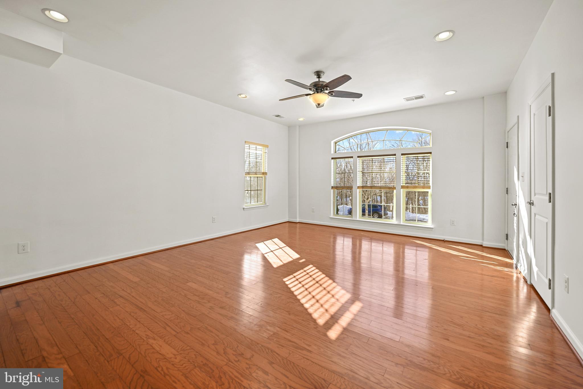 VIRGINIA MANOR - Residential