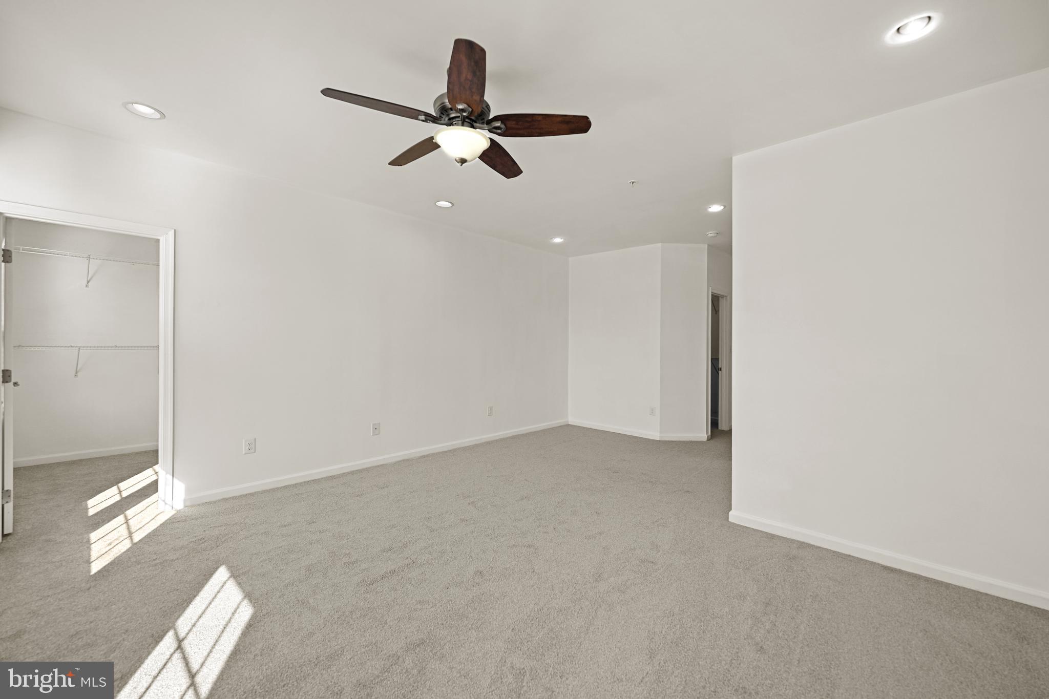 VIRGINIA MANOR - Residential