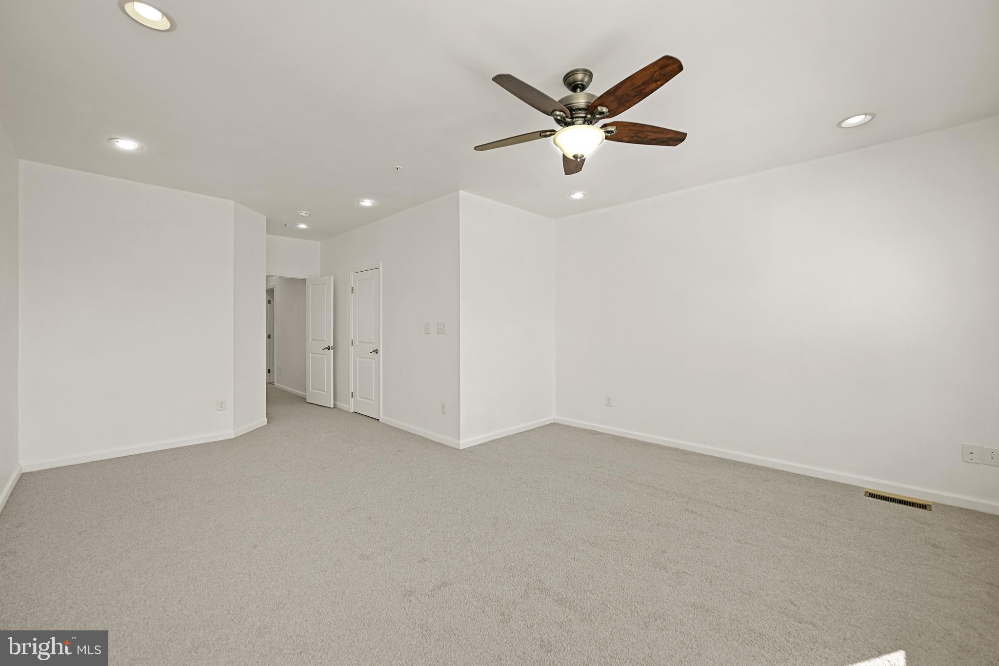 VIRGINIA MANOR - Residential