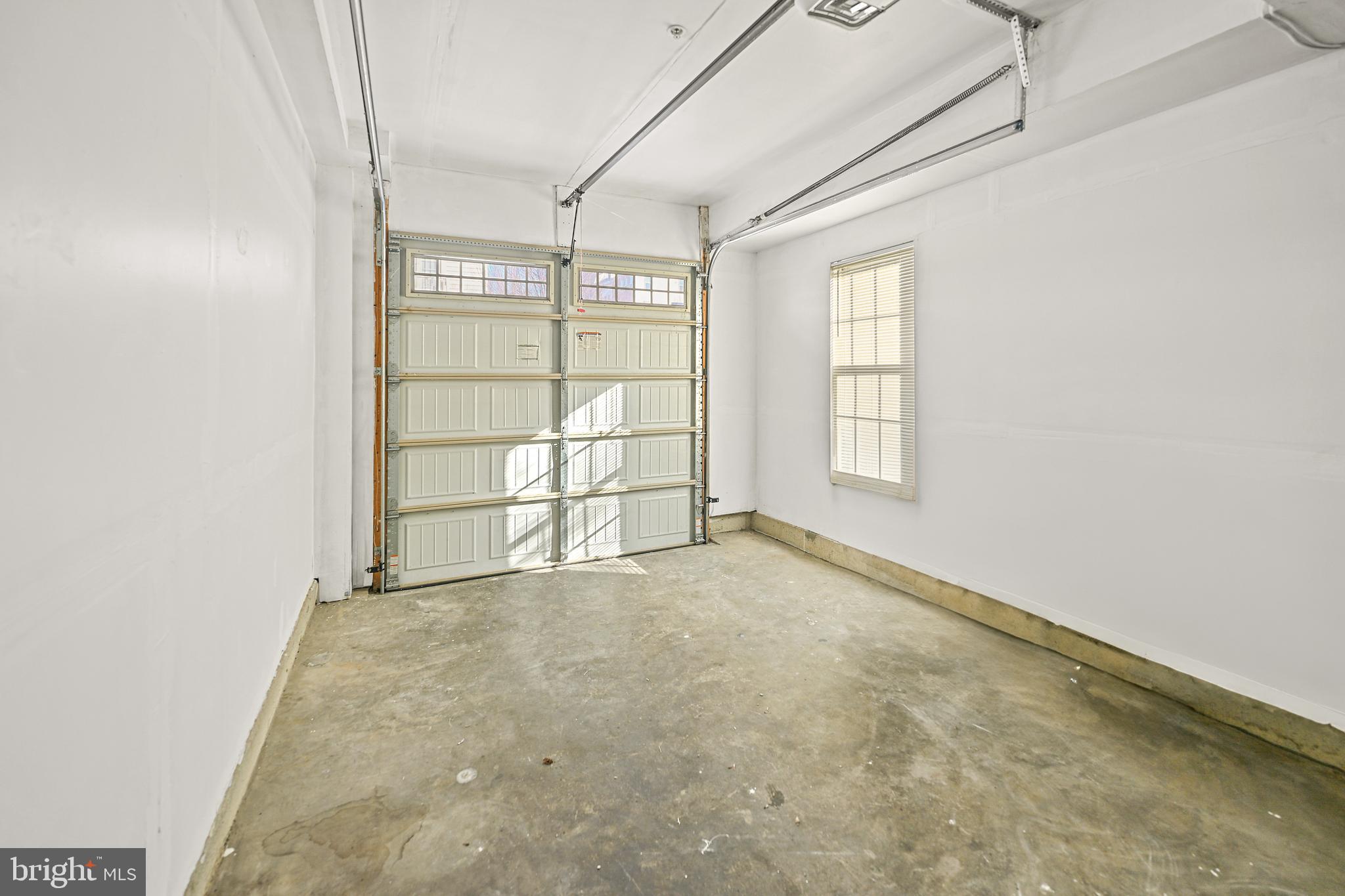 VIRGINIA MANOR - Residential