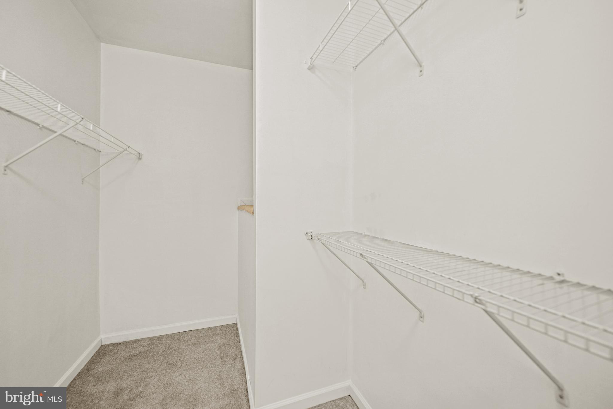 VIRGINIA MANOR - Residential