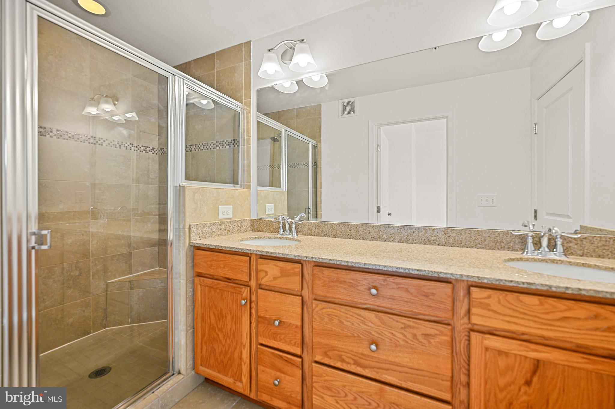 VIRGINIA MANOR - Residential