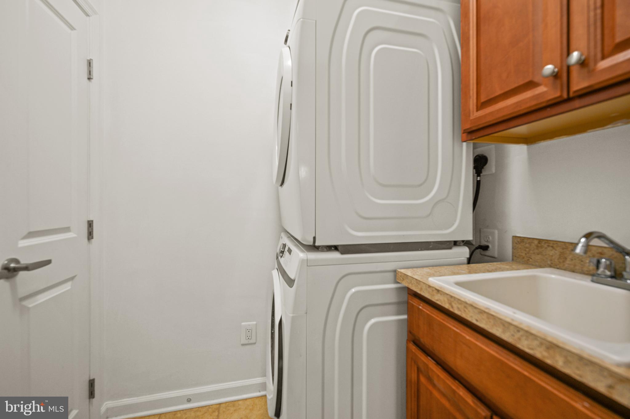 VIRGINIA MANOR - Residential