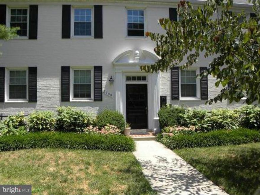 Updated,top-floor unit.Stainless steel appliances,tile floors and countertops.Designer paint,bath fixtures,vanity,and cabinets.Hardwood floors throughout.Creative storage places and great closet space in the bedroom.LR/DR has pleasant, tree views from updated windows, plus a wood-burning fireplace.Steps to Metrobus,pool,fitness room.Ample parking,park and walk to shops,grocery,eats on "The Pike"!