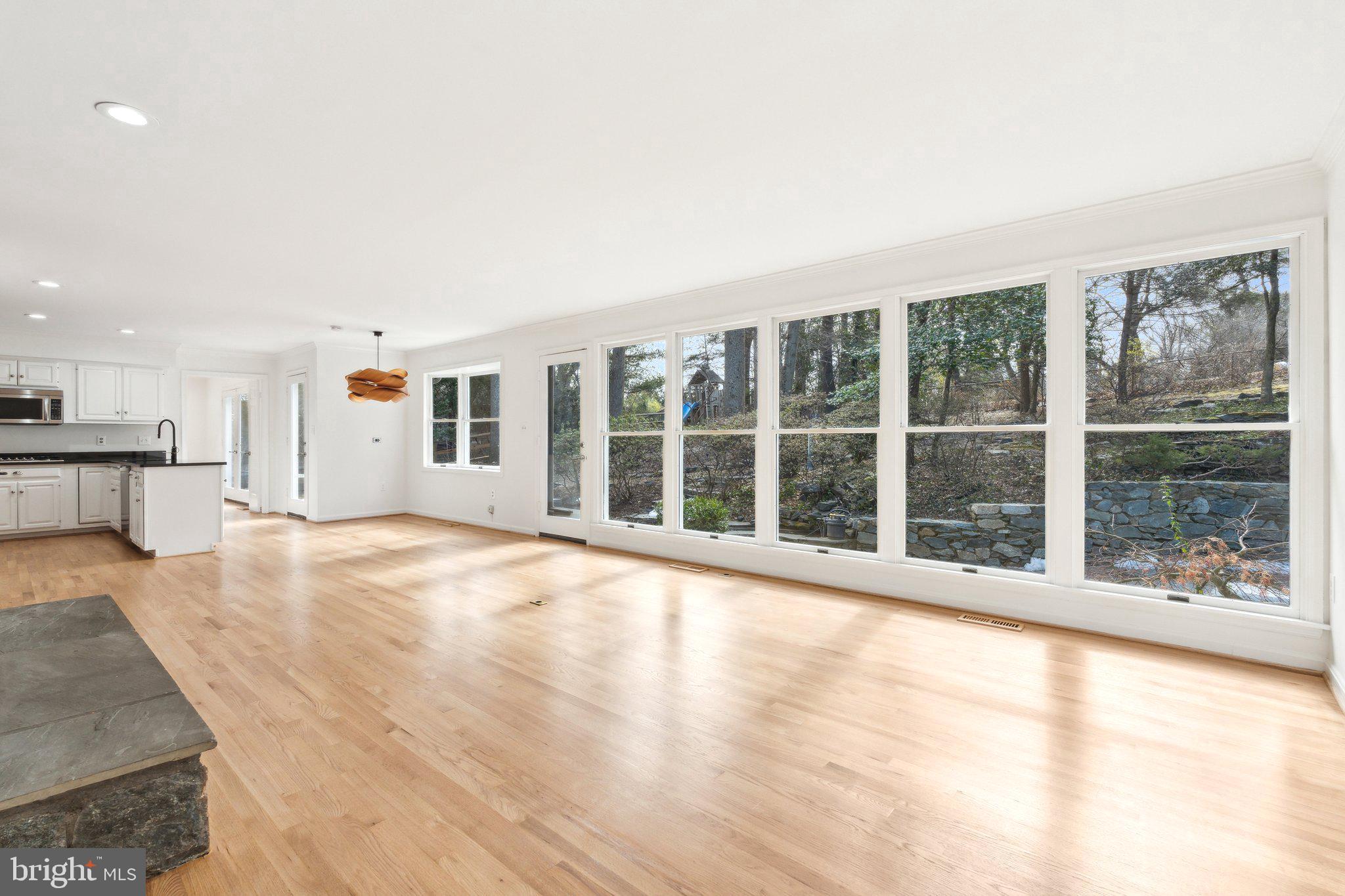 SEVEN LOCKS HILLS - Residential