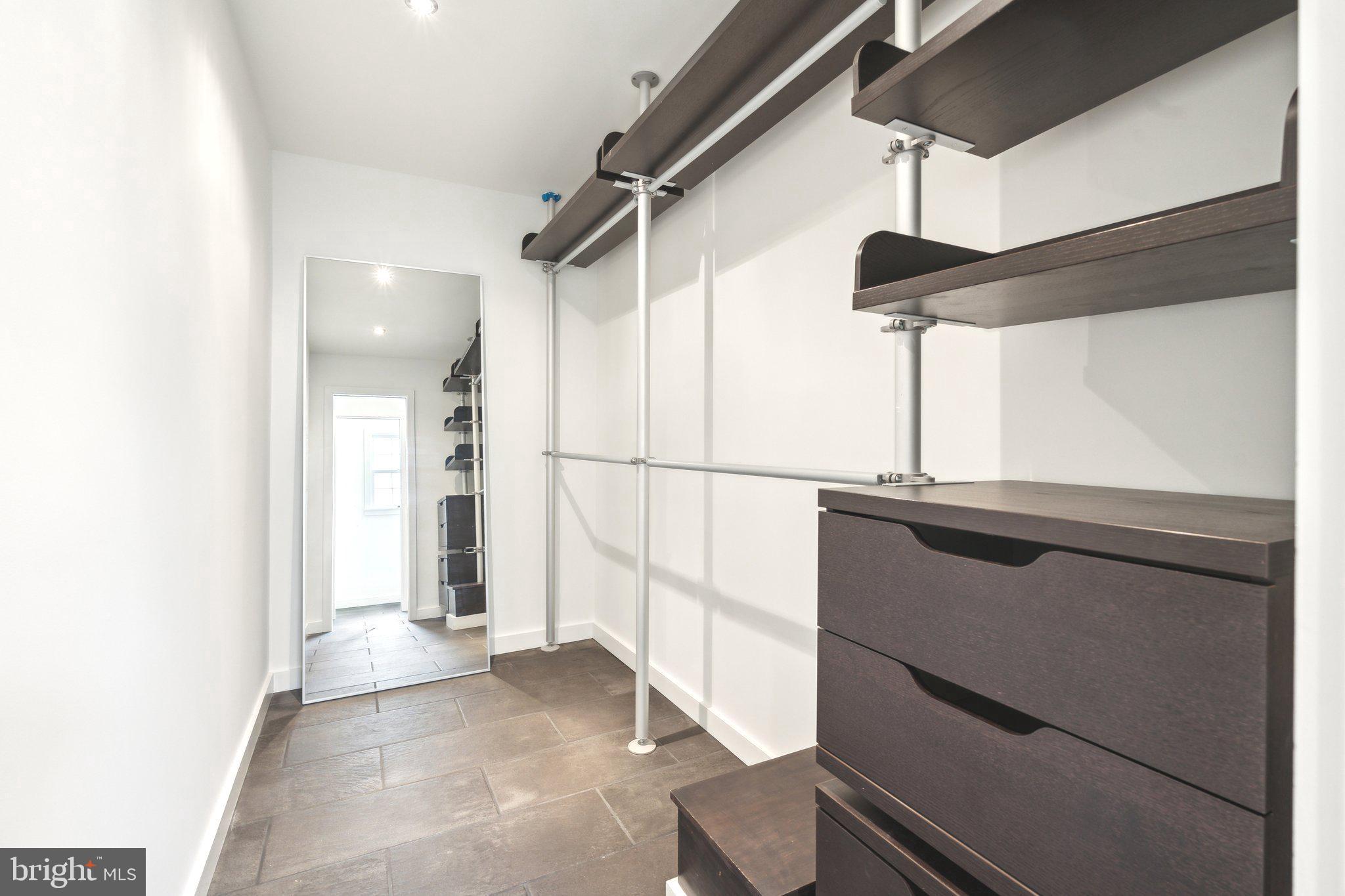 SEVEN LOCKS HILLS - Residential