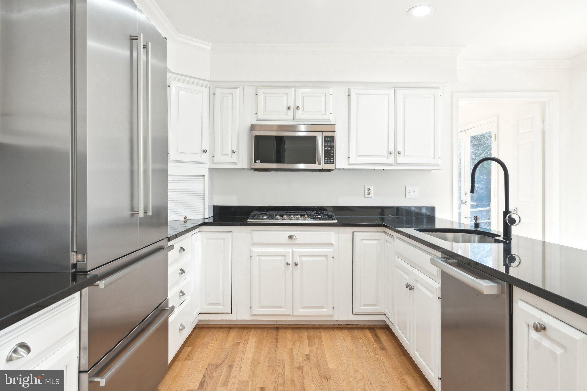 SEVEN LOCKS HILLS - Residential