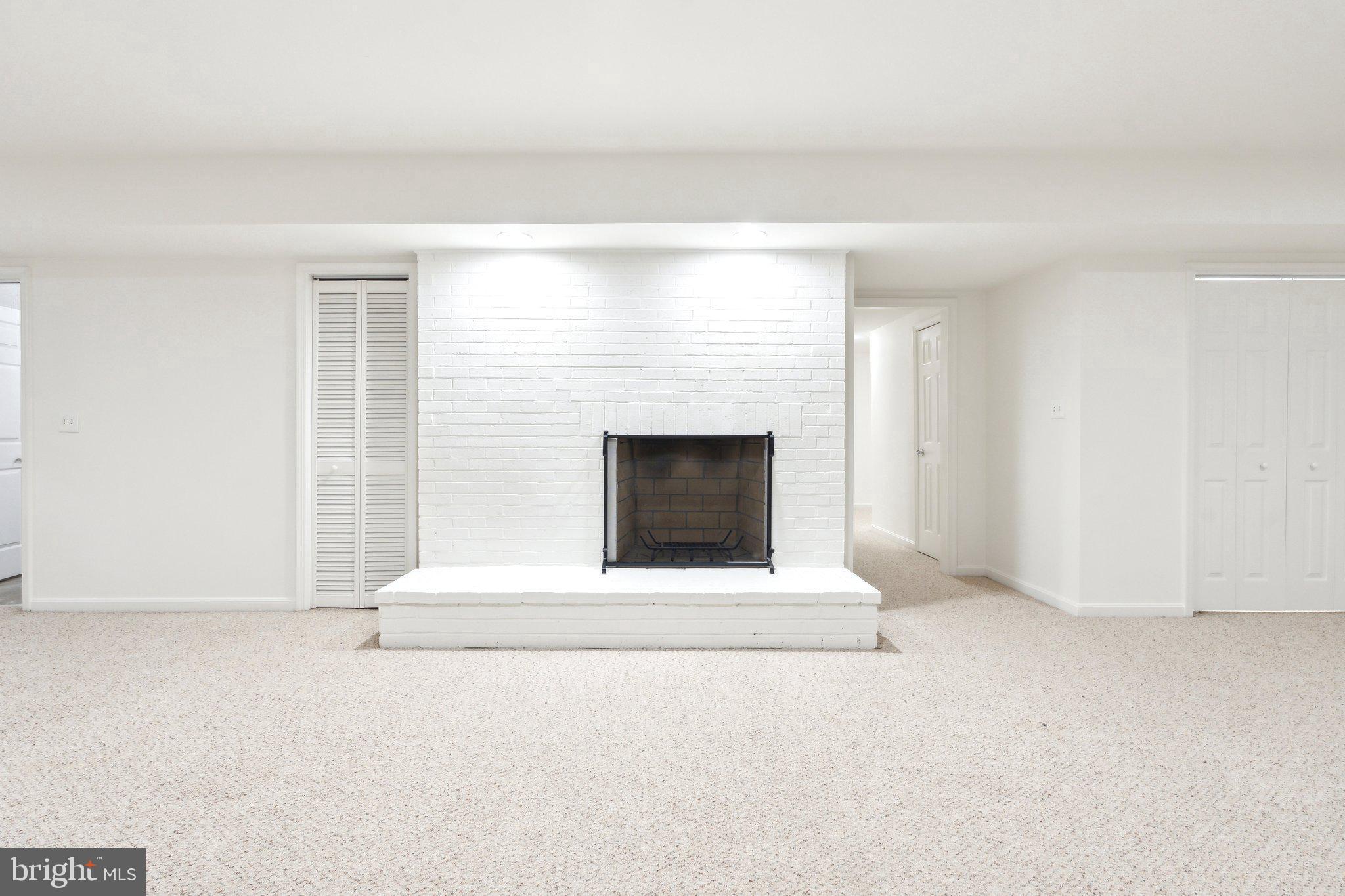 SEVEN LOCKS HILLS - Residential