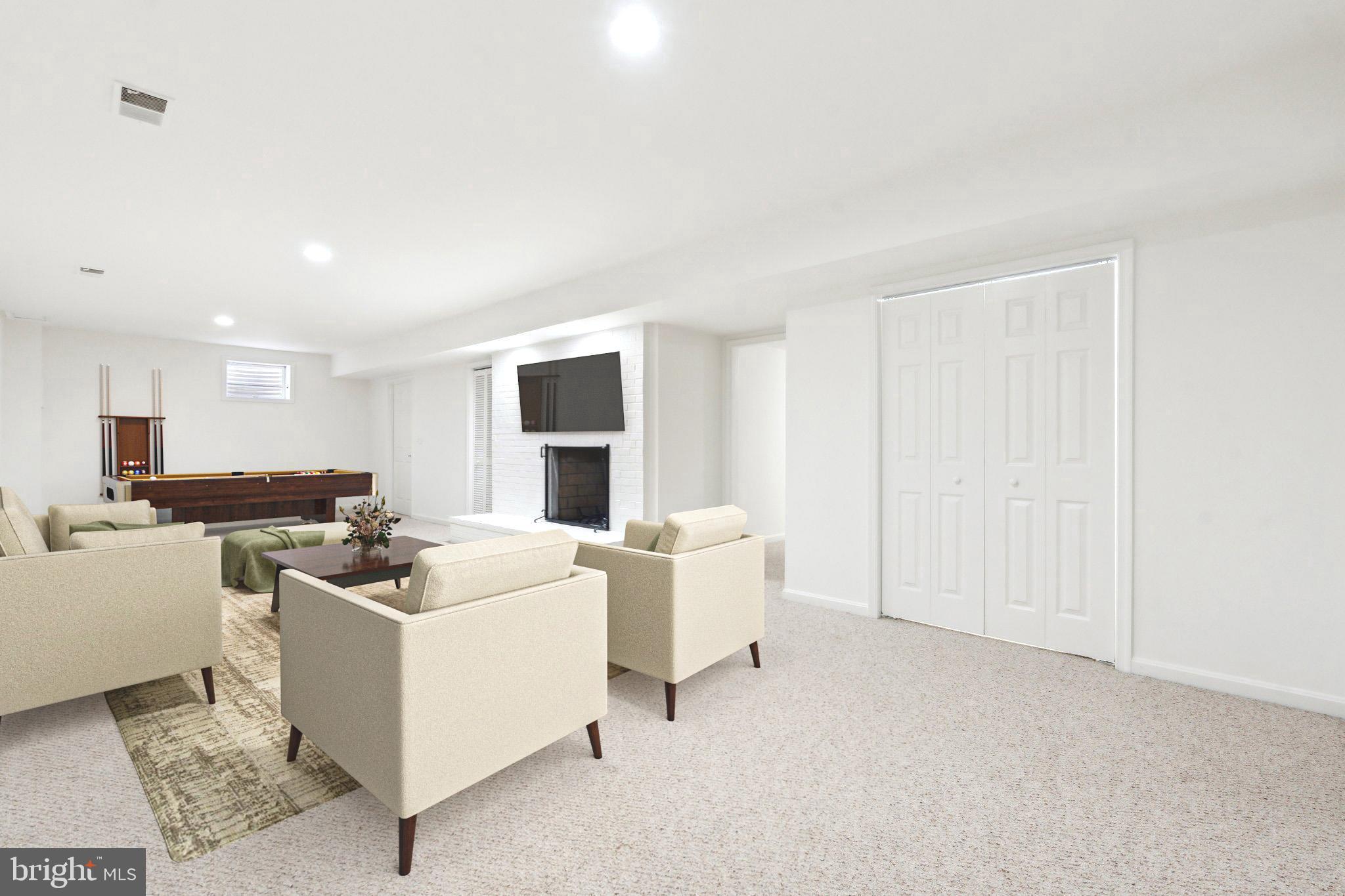 SEVEN LOCKS HILLS - Residential