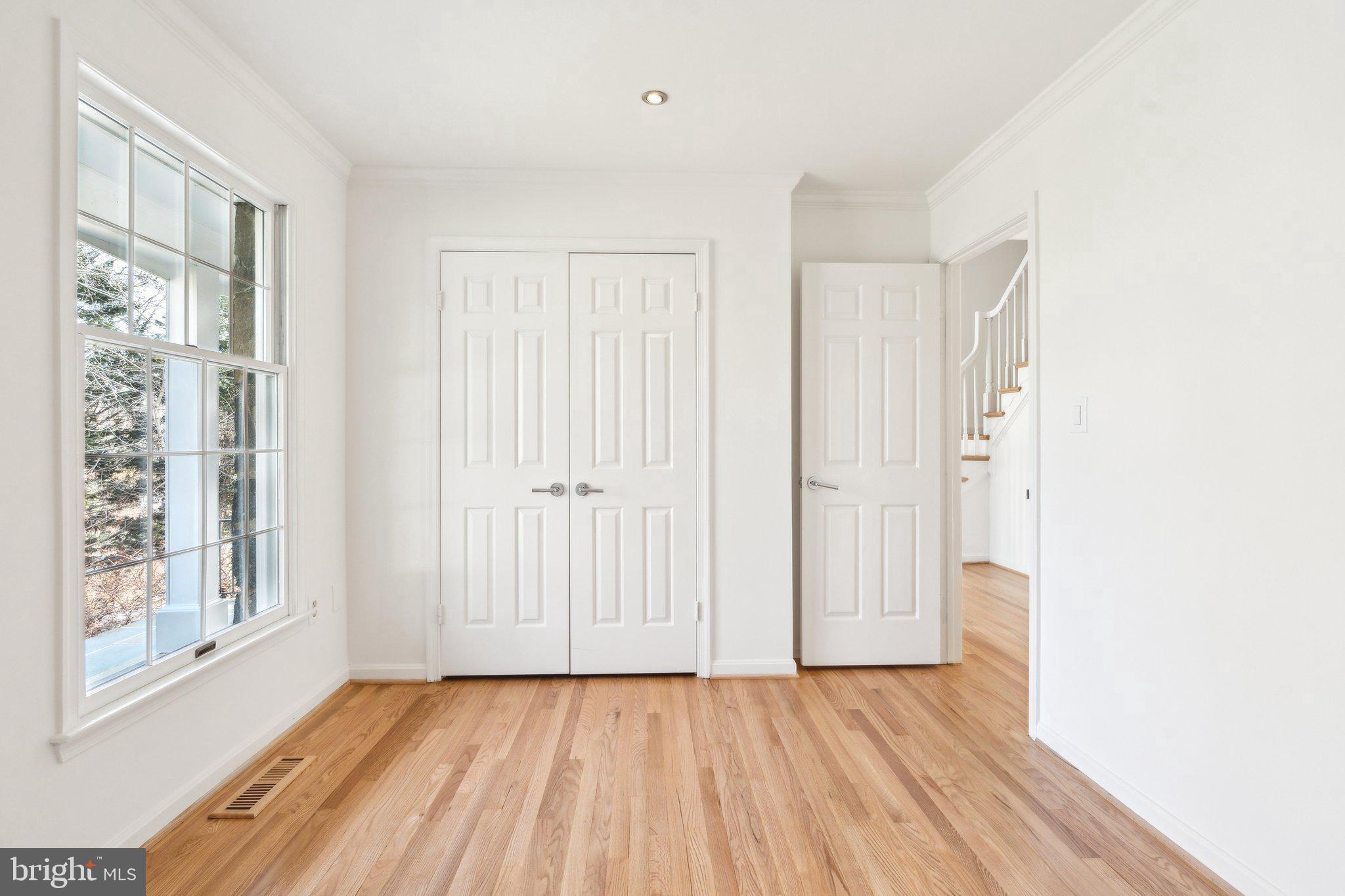 SEVEN LOCKS HILLS - Residential