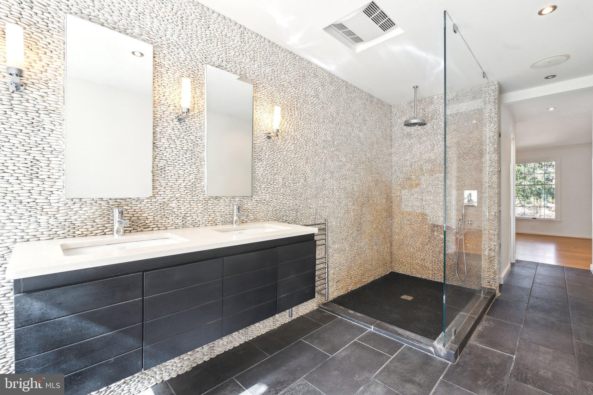 SEVEN LOCKS HILLS - Residential