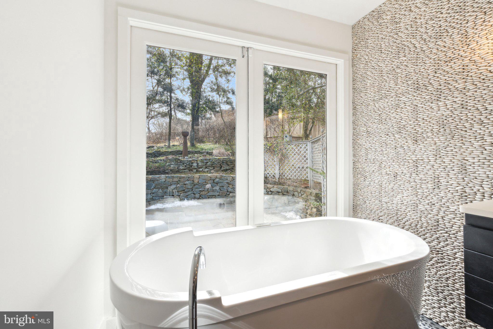 SEVEN LOCKS HILLS - Residential