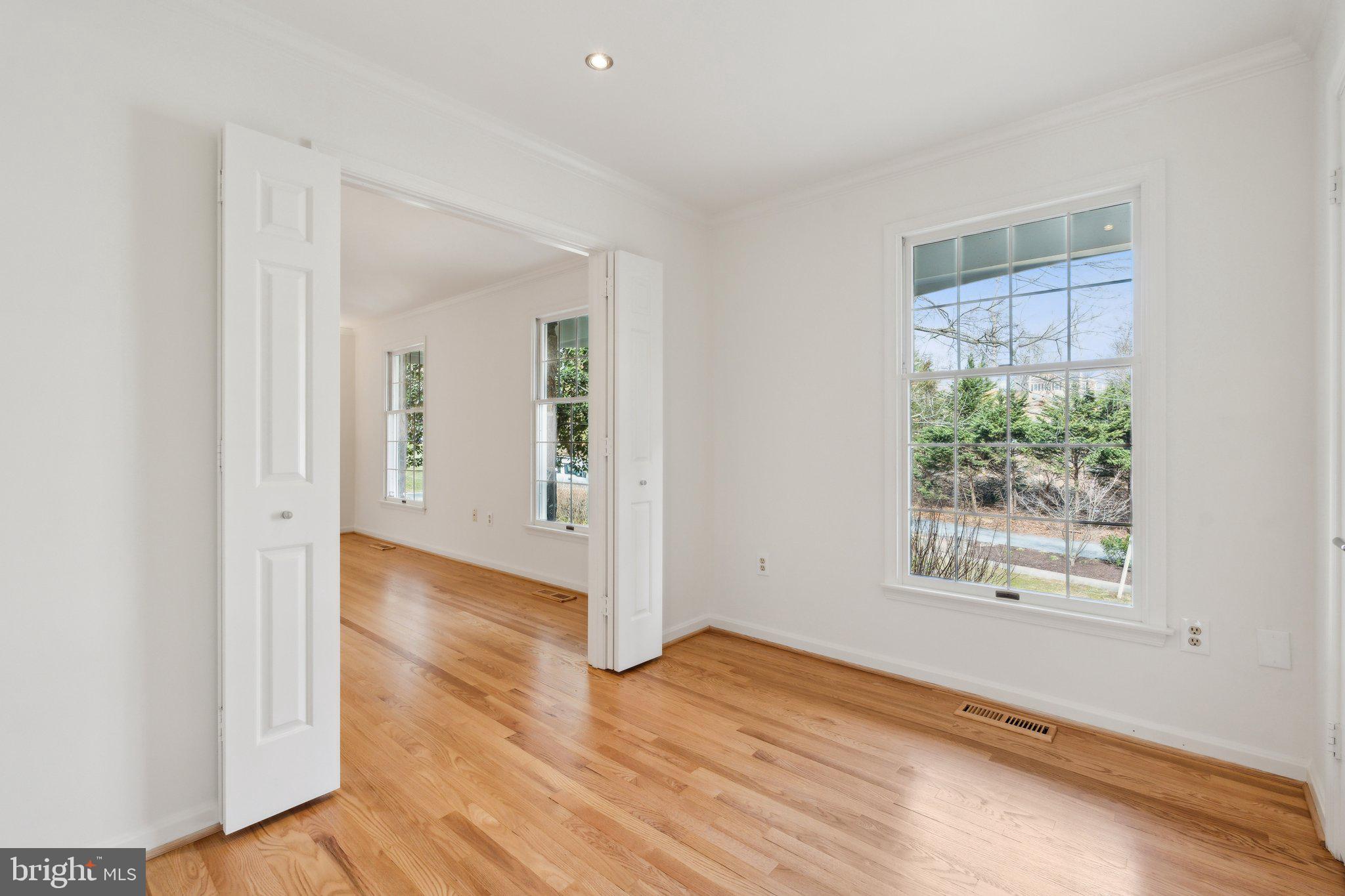 SEVEN LOCKS HILLS - Residential