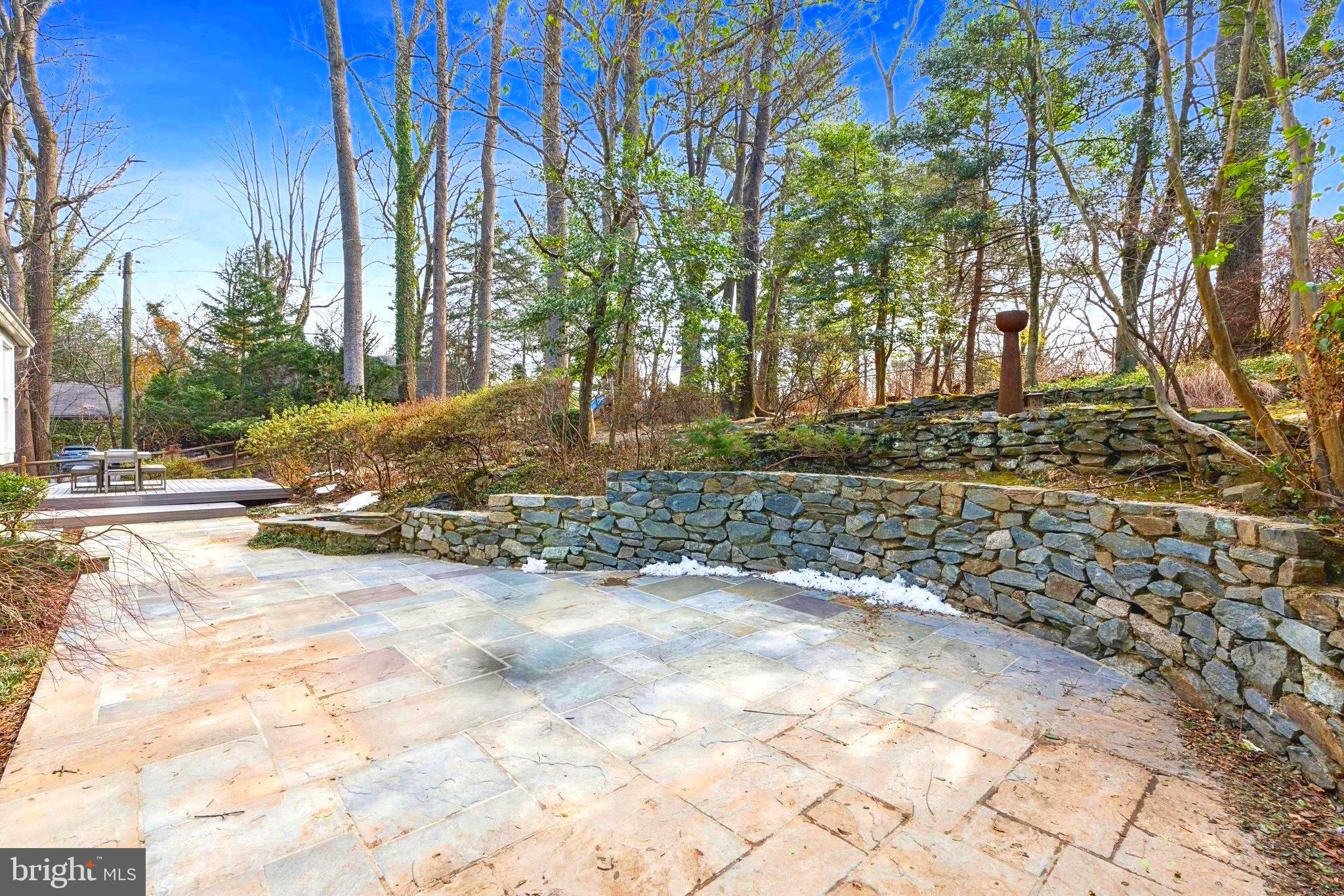 SEVEN LOCKS HILLS - Residential