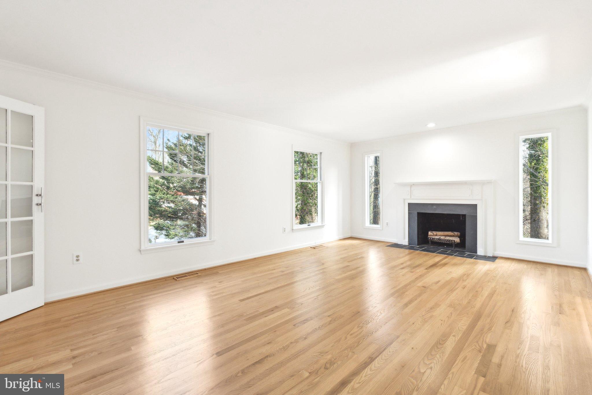 SEVEN LOCKS HILLS - Residential