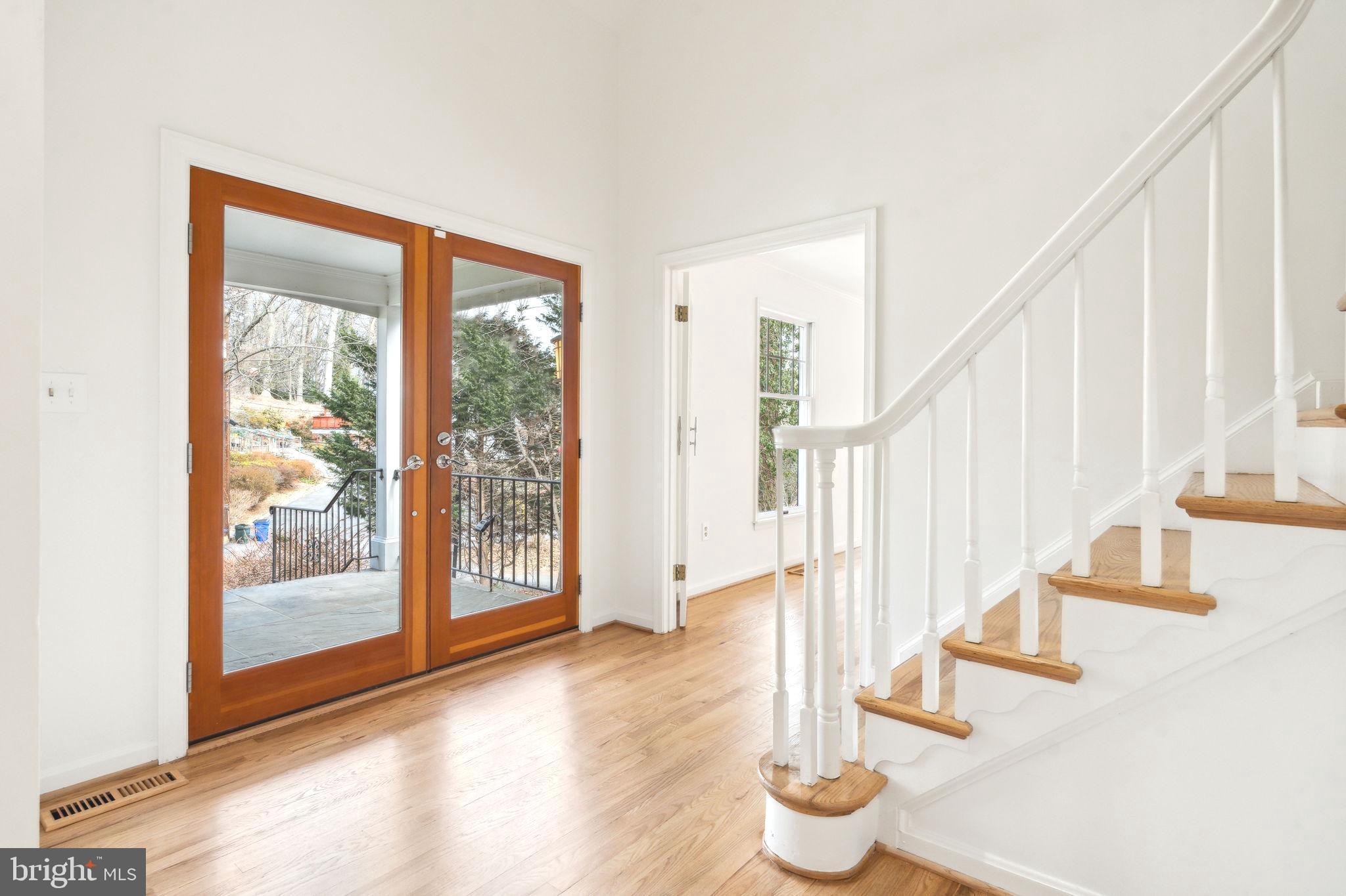 SEVEN LOCKS HILLS - Residential