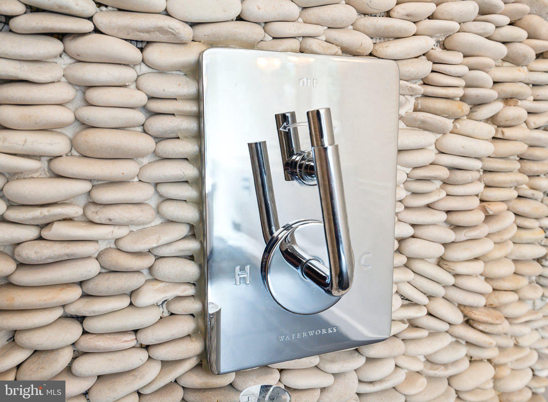 SEVEN LOCKS HILLS - Residential