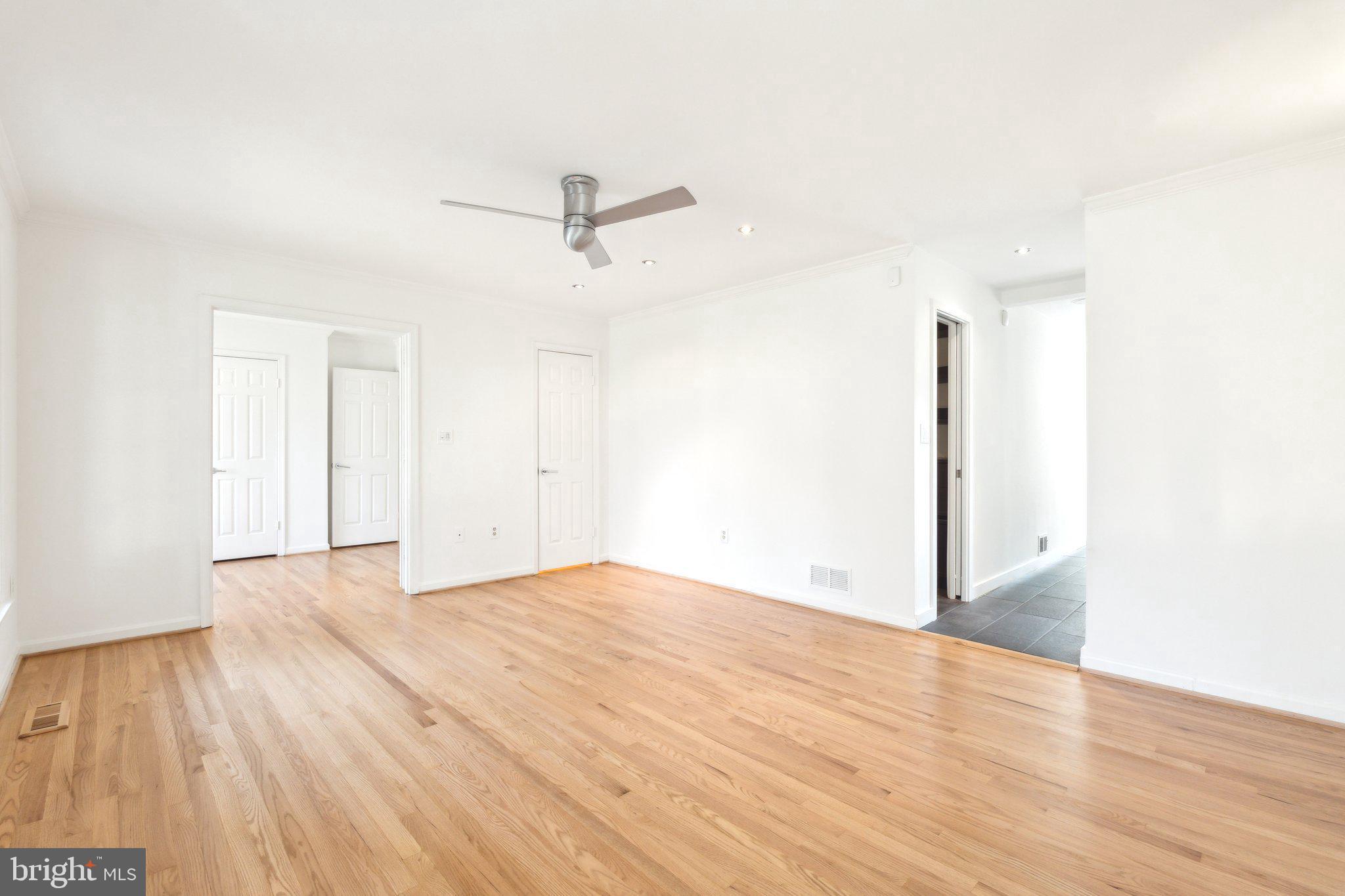 SEVEN LOCKS HILLS - Residential