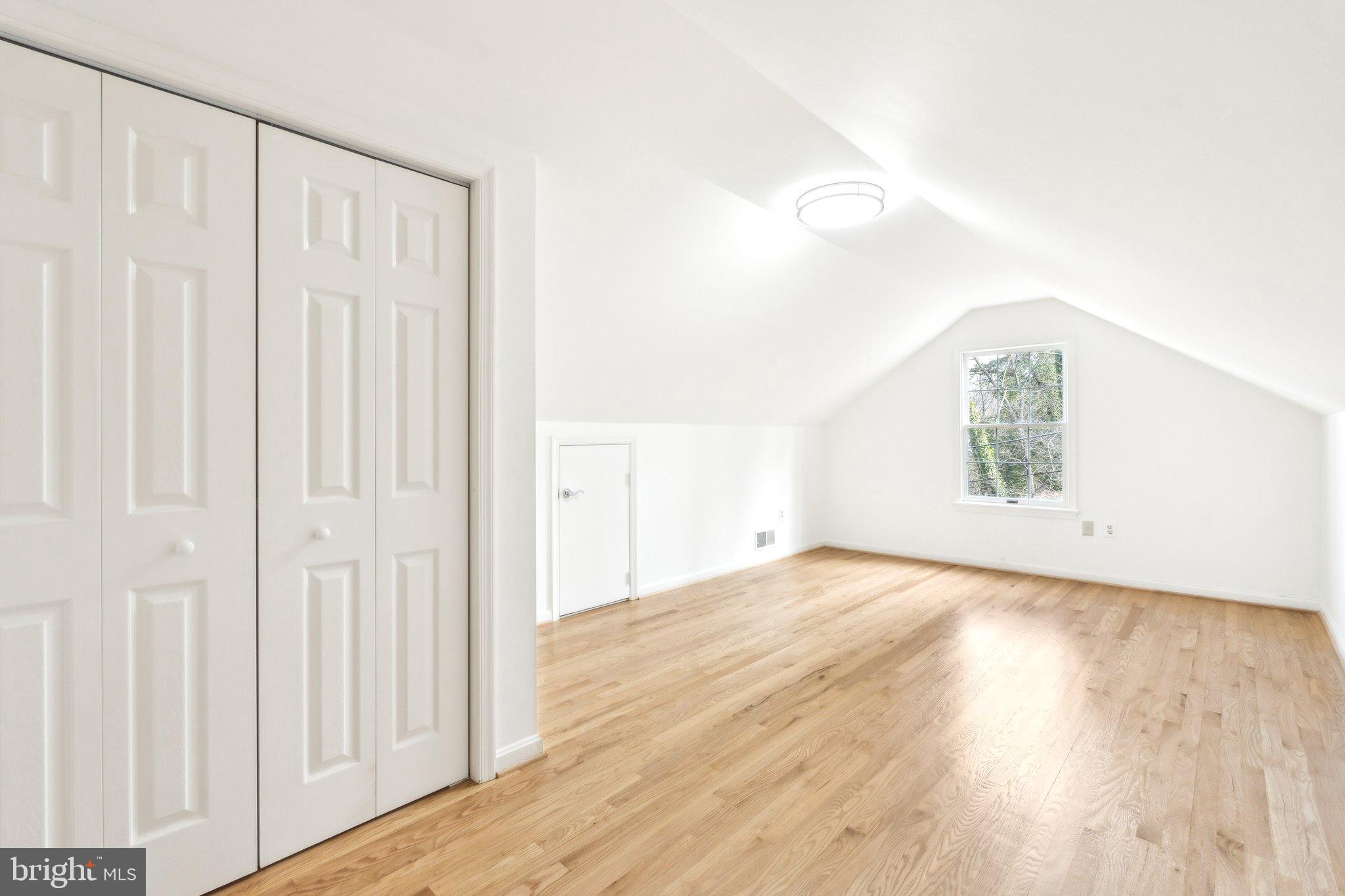 SEVEN LOCKS HILLS - Residential