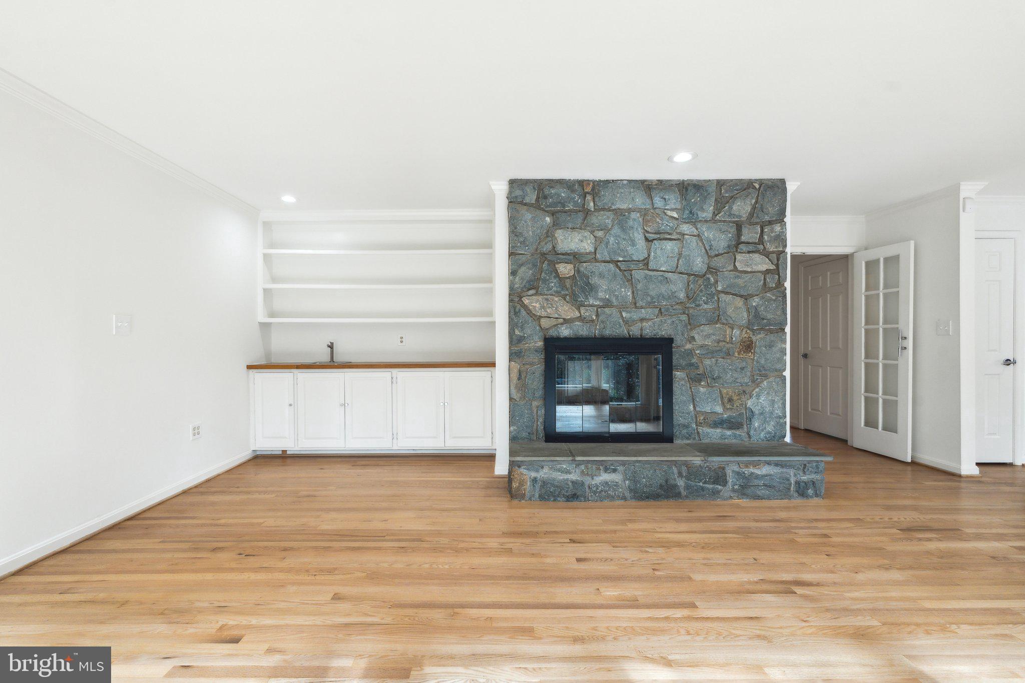 SEVEN LOCKS HILLS - Residential