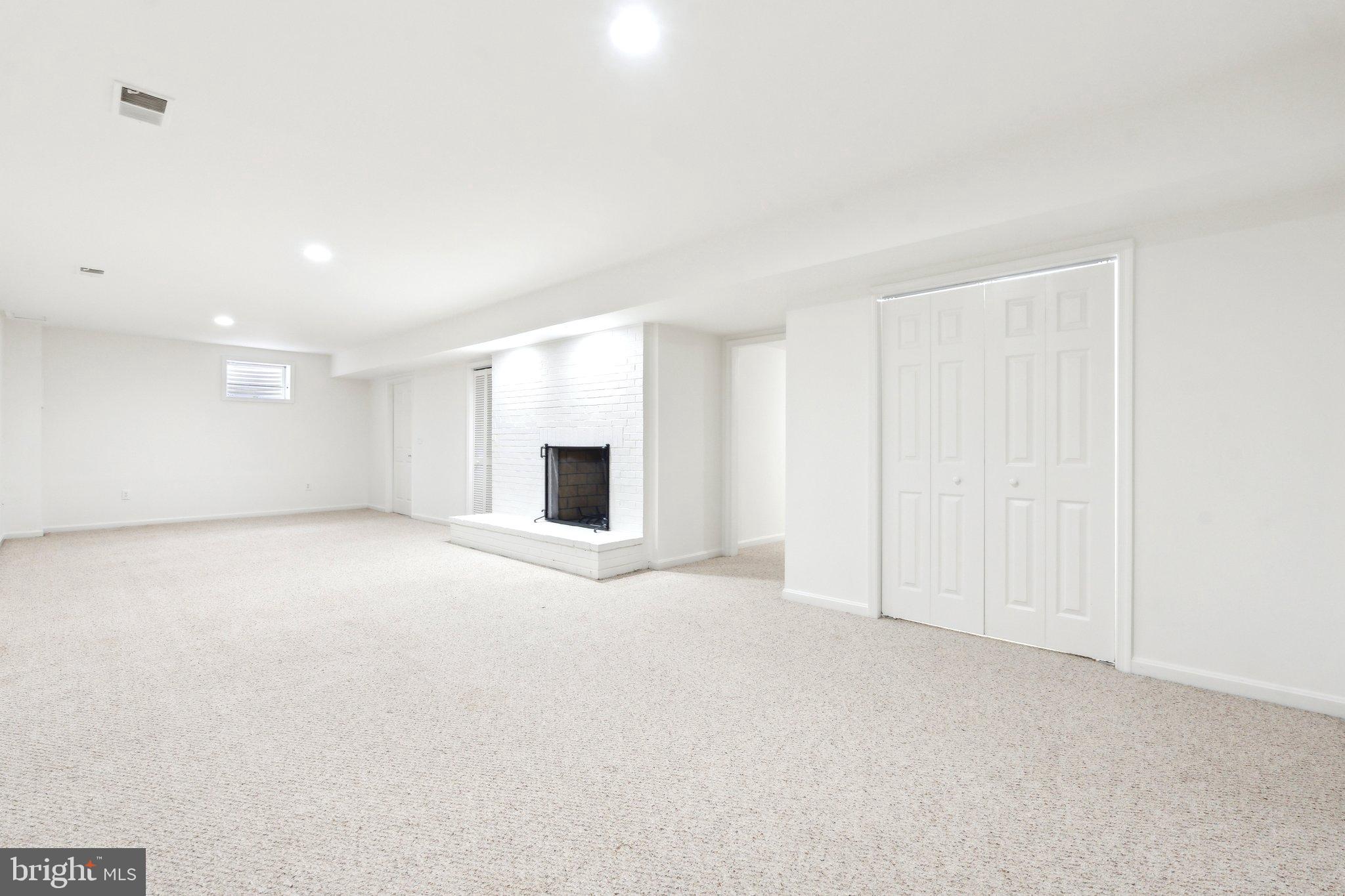 SEVEN LOCKS HILLS - Residential